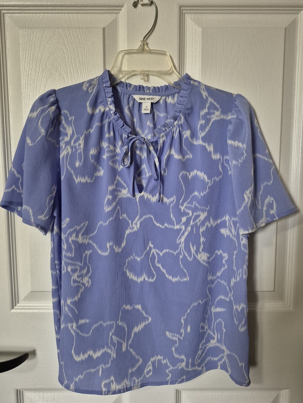 Nine West Blue Floral Tie-Neck Short Sleeve Top